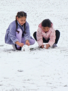 Kinders in the Snow